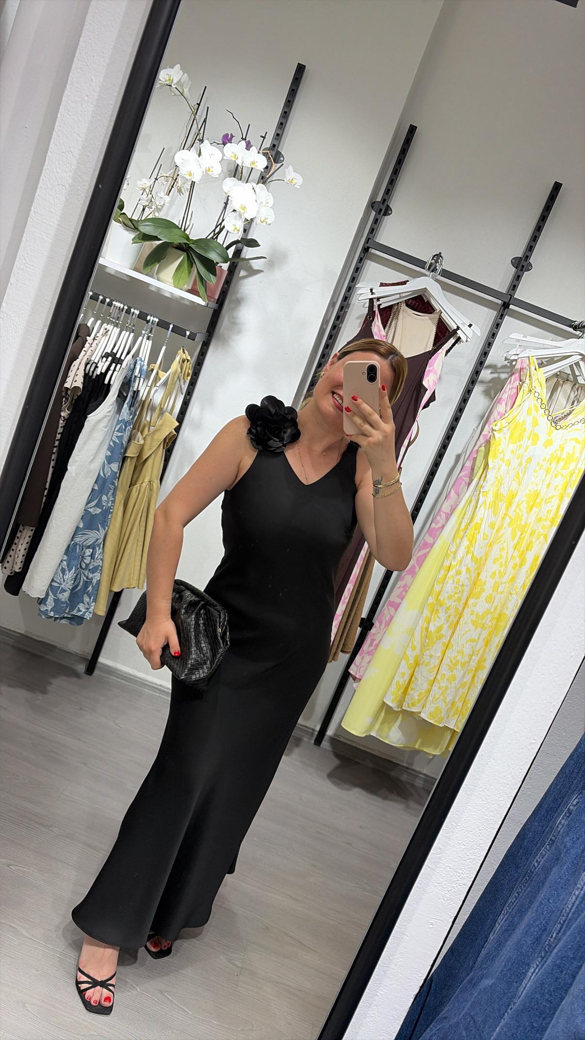 Tok Saten Kumaş Gül Broş Detaylı Maxi Boy Elbise